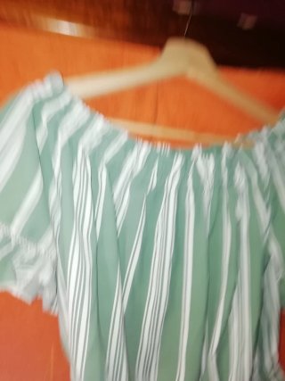 Blusa hombros descubiertos rayas verde y blanco