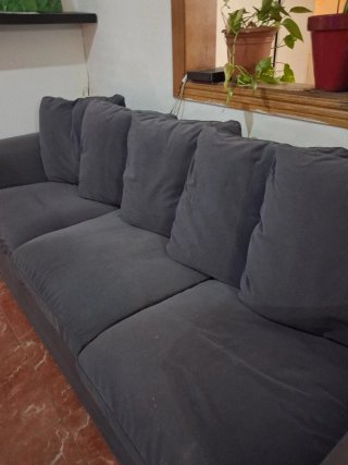 Sofá de tela gris