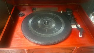 Radio Tocadiscos Vintage Madera y Dorado