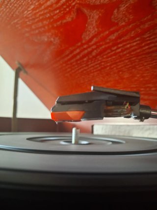 Radio Tocadiscos Vintage Madera y Dorado
