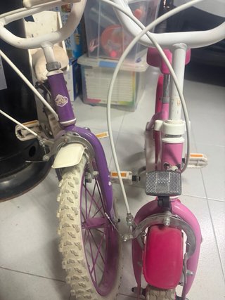 2 bicis infantiles rosas y moradas 1  10€ 2  15€