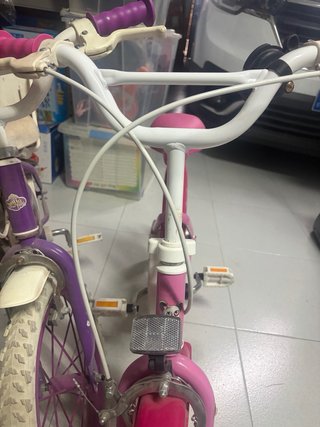 2 bicis infantiles rosas y moradas 1  10€ 2  15€