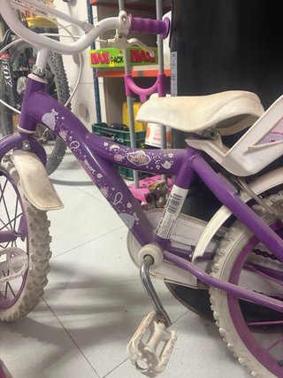 2 bicis infantiles rosas y moradas 1  10€ 2  15€