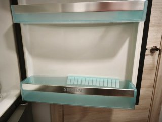 Frigorífico Siemens 70cm Ancho: cajones y estantes
