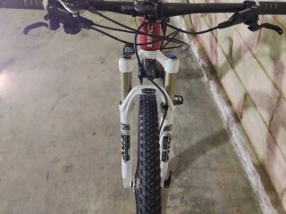 Bicicleta BMC de carbono, cuadro y bielas de carbo