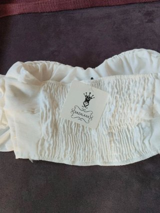 Top bianco con volants