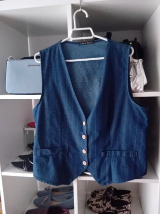 Chaleco y regalo 2 prendas