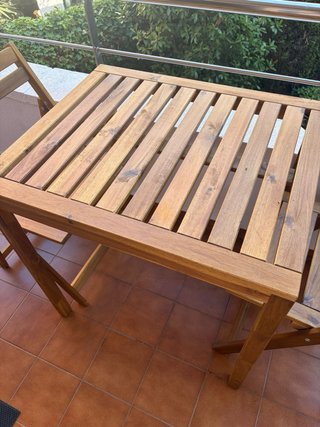 Mesa y 2 sillas plegables exterior