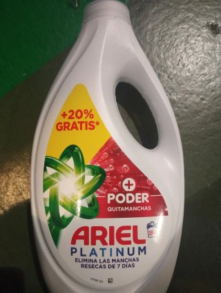 Detergente Ariel Platinum Quitamanachas