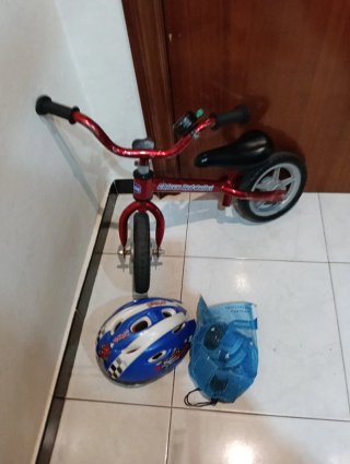 Bici Chicco sin pedales + Casco y Rodilleras