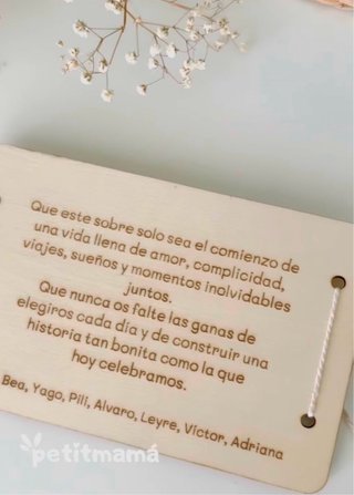 Sobre de madera para regalo