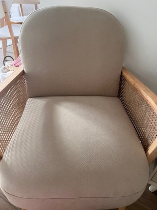 Butaca salón tela y ratán