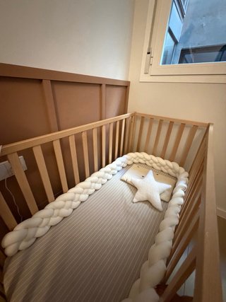 Cuna de bebé de madera
