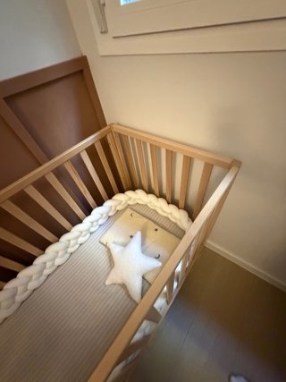 Cuna de bebé de madera