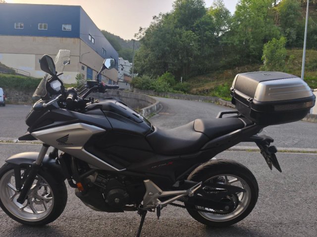 Honda NC750X Negra y Plata