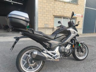 Honda NC750X Negra y Plata