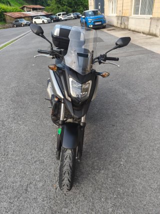 Honda NC750X Negra y Plata