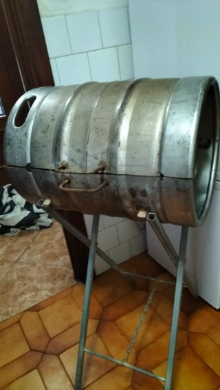 Barbacoa abatible de metal