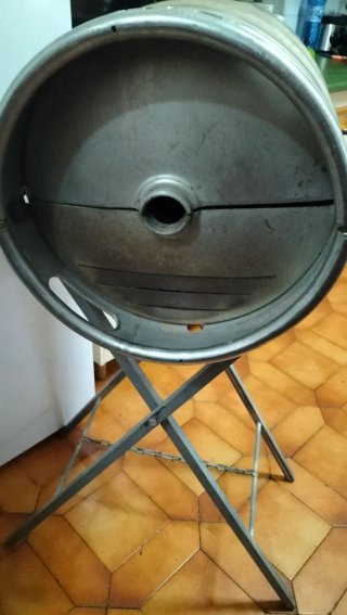 Barbacoa abatible de metal