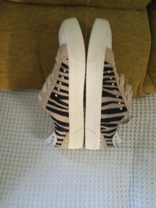 Zapatillas Zara Beige y Negro