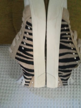 Zapatillas Zara Beige y Negro