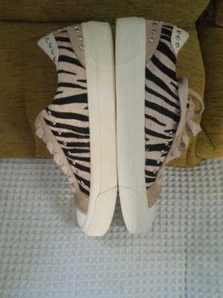 Zapatillas Zara Beige y Negro