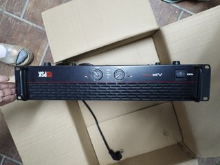 Conjunto de altavoces,mesa mezcla y amplificador
