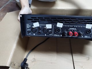Conjunto de altavoces,mesa mezcla y amplificador