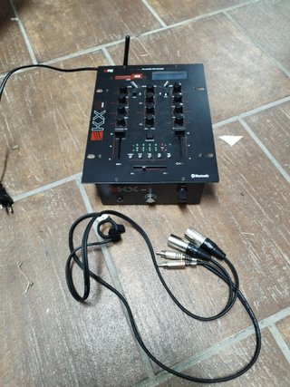 Conjunto de altavoces,mesa mezcla y amplificador