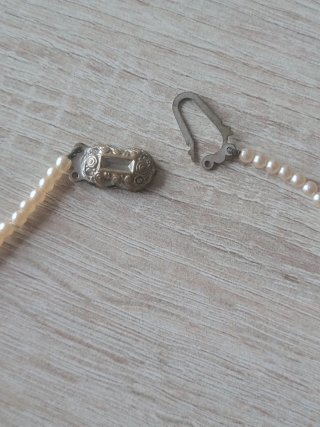 Collar tipo perlas vintage con cierre plateado