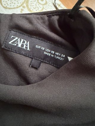 Vestido negro Zara manga larga drapeado