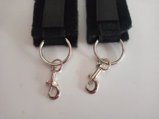 Muñequeras con anilla y mosquetón