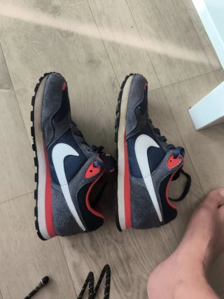 Zapatillas Nike Azules y Rojas