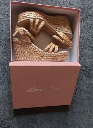Sandalias cuña Alma en Pena Talla 39