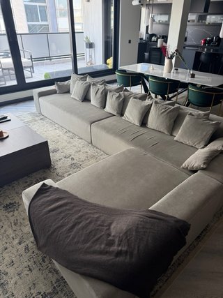 Sofá gris de tela