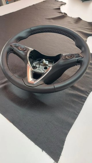 Tapizados de volantes y asientos de Moto
