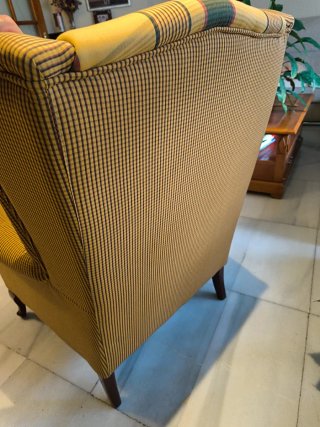Sillón orejero a rayas