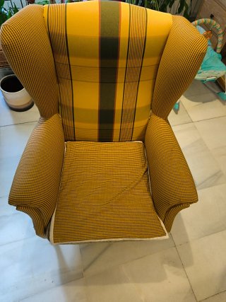 Sillón orejero a rayas