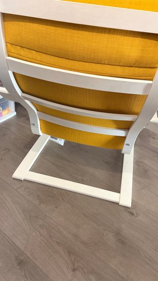 Silla mecedora Ikea amarilla
