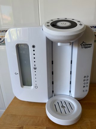 Máquina Tommee Tippee para preparar biberones