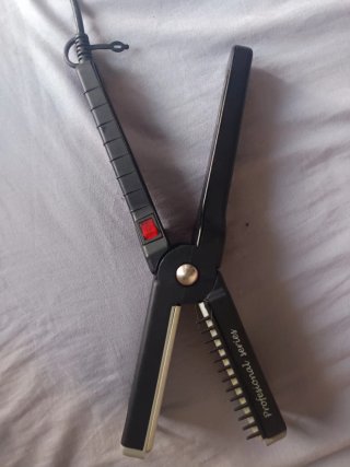 Plancha de pelo negra Marca Jata Grande