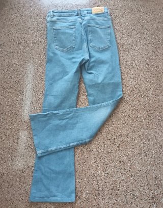 Vaqueros Zara acampanados talla 44