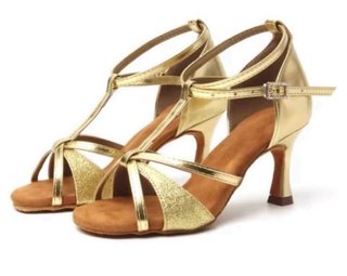 Zapatos de bailes nuevos