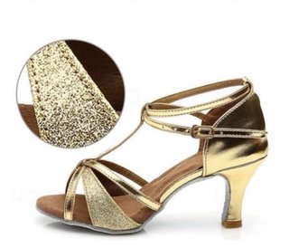 Zapatos de bailes nuevos