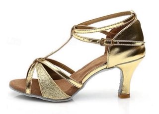 Zapatos de bailes nuevos