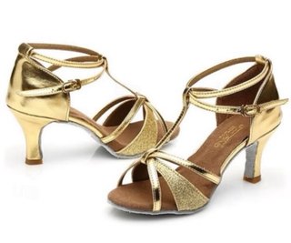 Zapatos de bailes nuevos