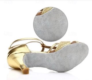 Zapatos de bailes nuevos