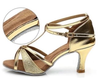 Zapatos de bailes nuevos
