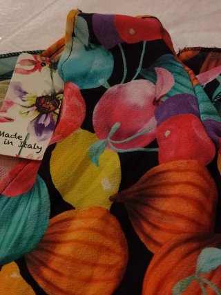 Blusa Crop Top con Stampa Frutta