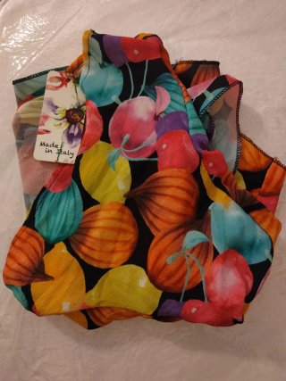 Blusa Crop Top con Stampa Frutta